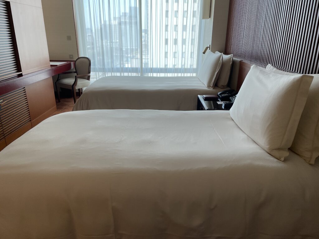 ペニンシュラ東京のスイートのベッドルーム