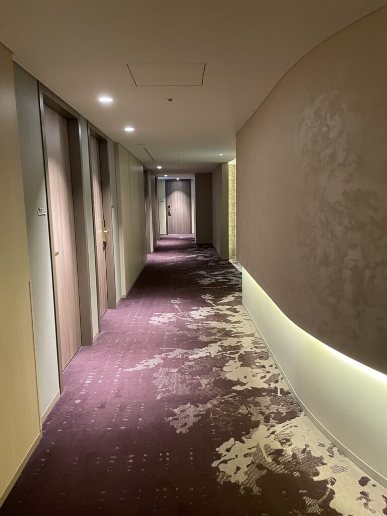 ホテルメトロポリタンの廊下